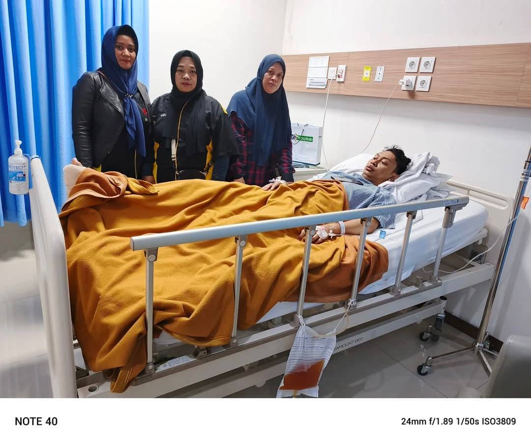 Kader Relawan Kesehatan Indonesia Saat Pendampingan Warga Di RS